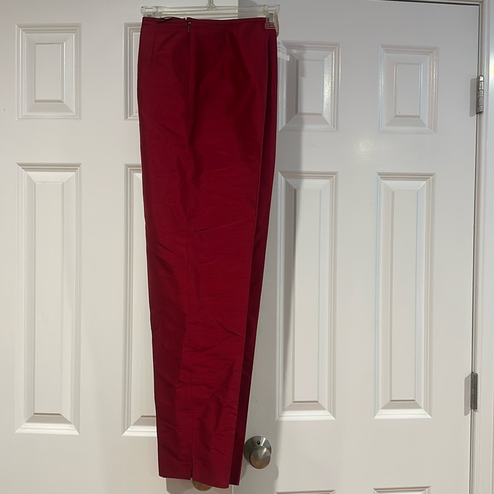 TALBOTS  100% SILK ANKLE PANTS PETITE SIZE 4.  Poly lining. Imported fabric.